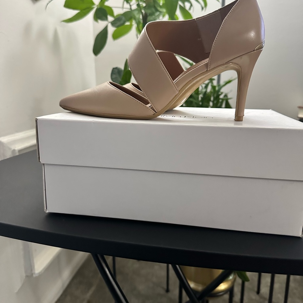 Calvin Klein Gella Nappa heels in Desert Sand Pumps